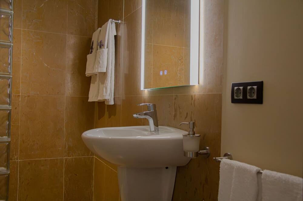 Photo of Bathroom in Porqueres