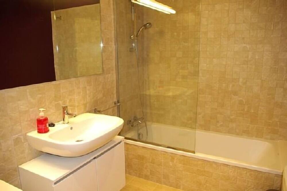 Photo of Bathroom in Fares