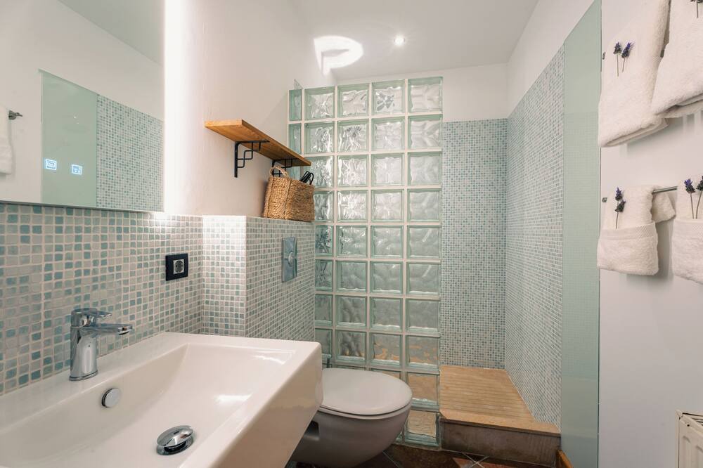 Photo of Bathroom in Porqueres