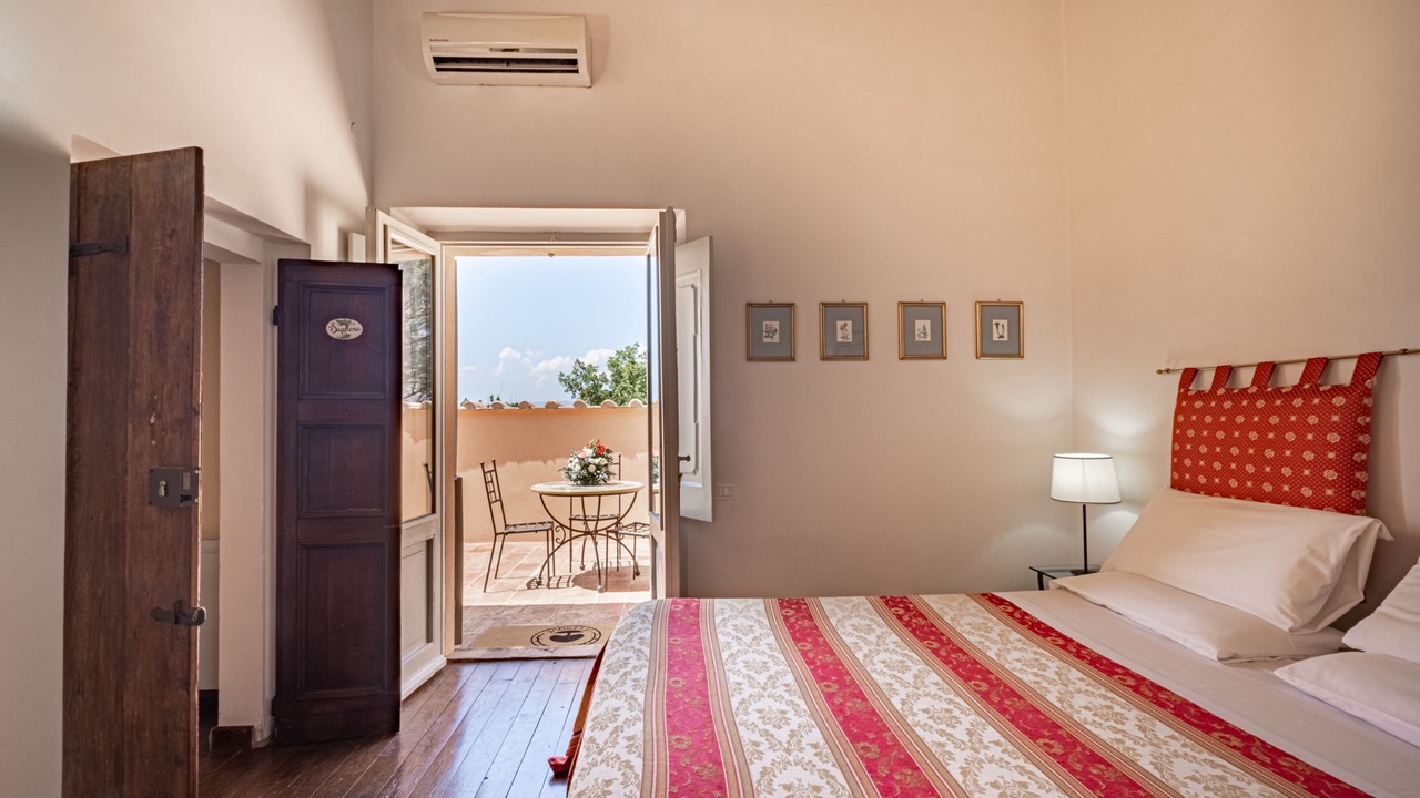 Photo of Bedroom in Collepepe