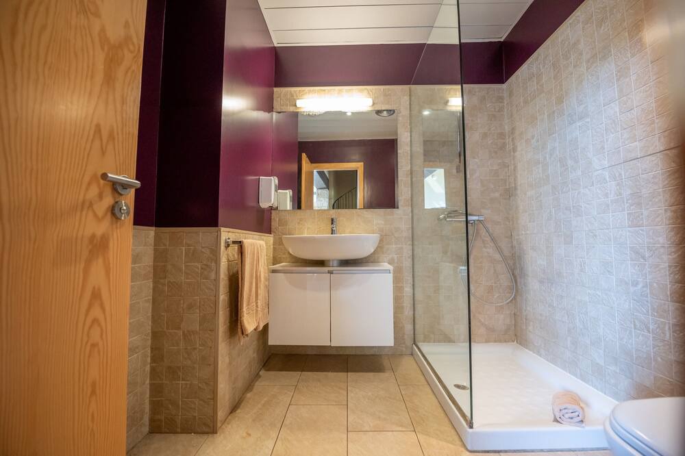 Photo of Bathroom in Fares