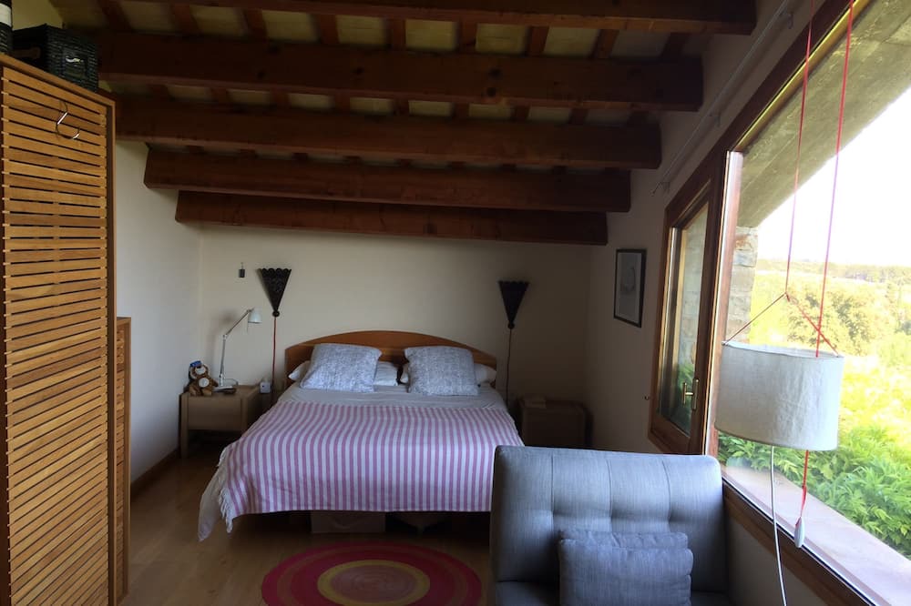 Photo of Bedroom in Llampaies