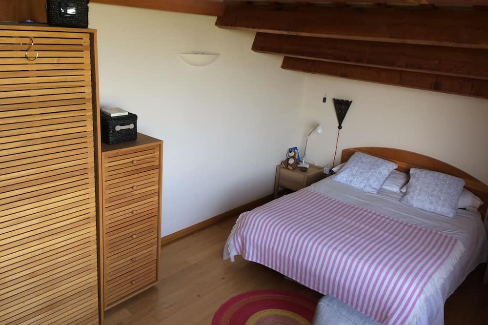 Photo of Bedroom in Llampaies