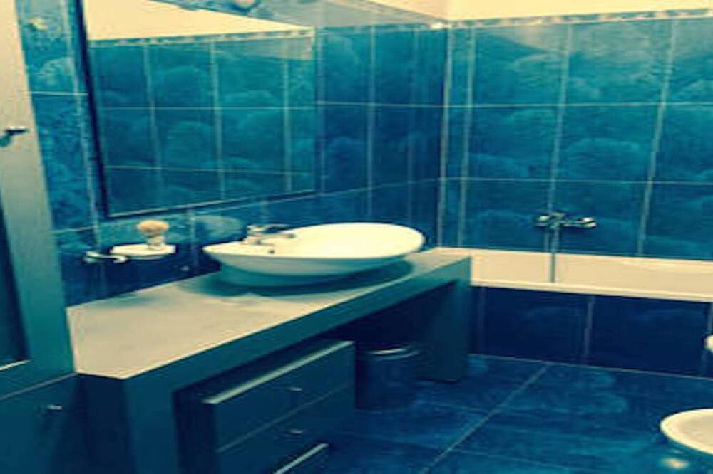 Photo of Bathroom in Tivoli
