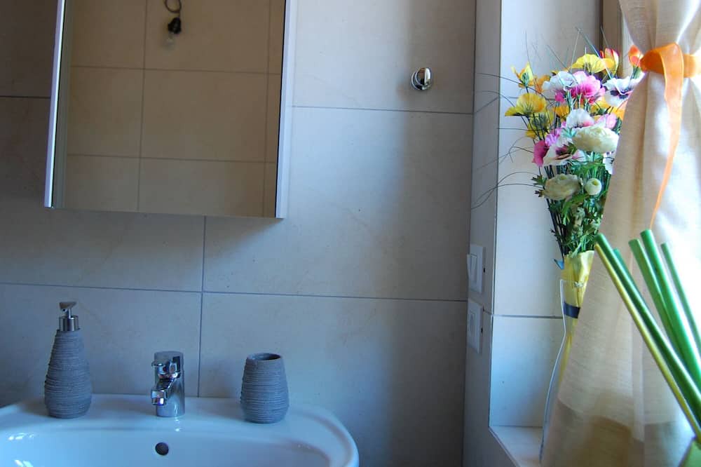 Photo of Bathroom in Navazzo