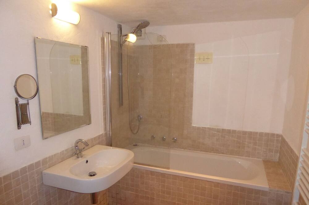 Photo of Bathroom in Baschi