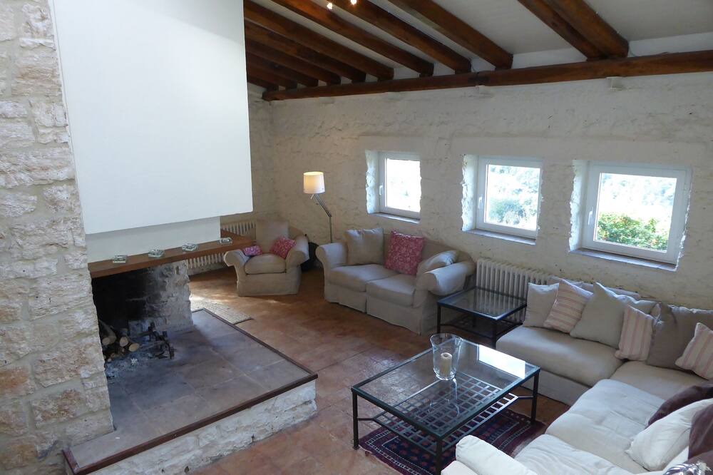 Photo of Livingroom in Baschi