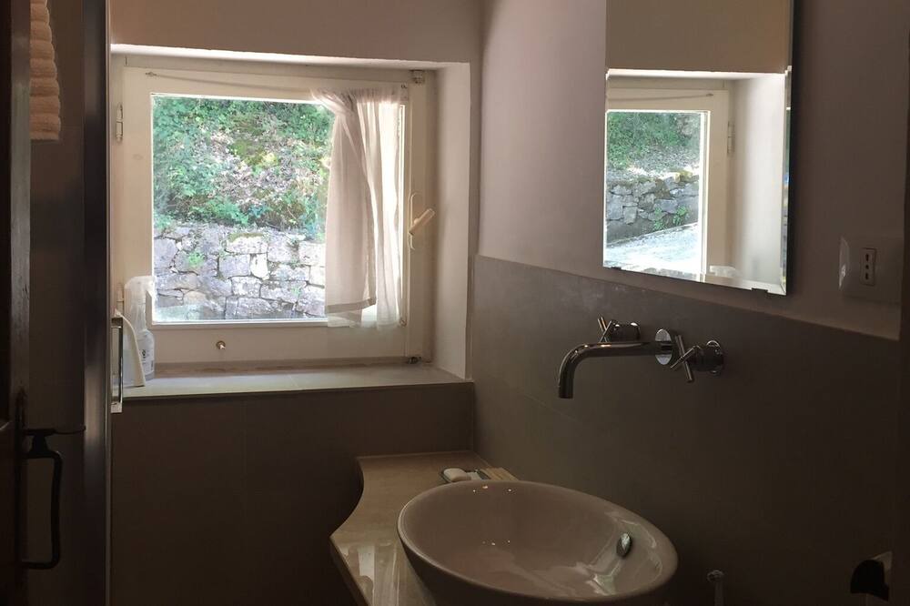 Photo of Bathroom in Baschi