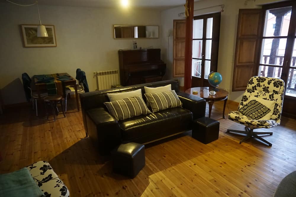 Photo of Livingroom in Sotres