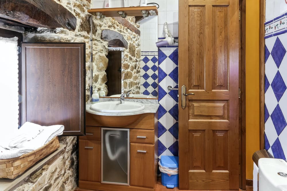 Photo of Bathroom in Yerbo
