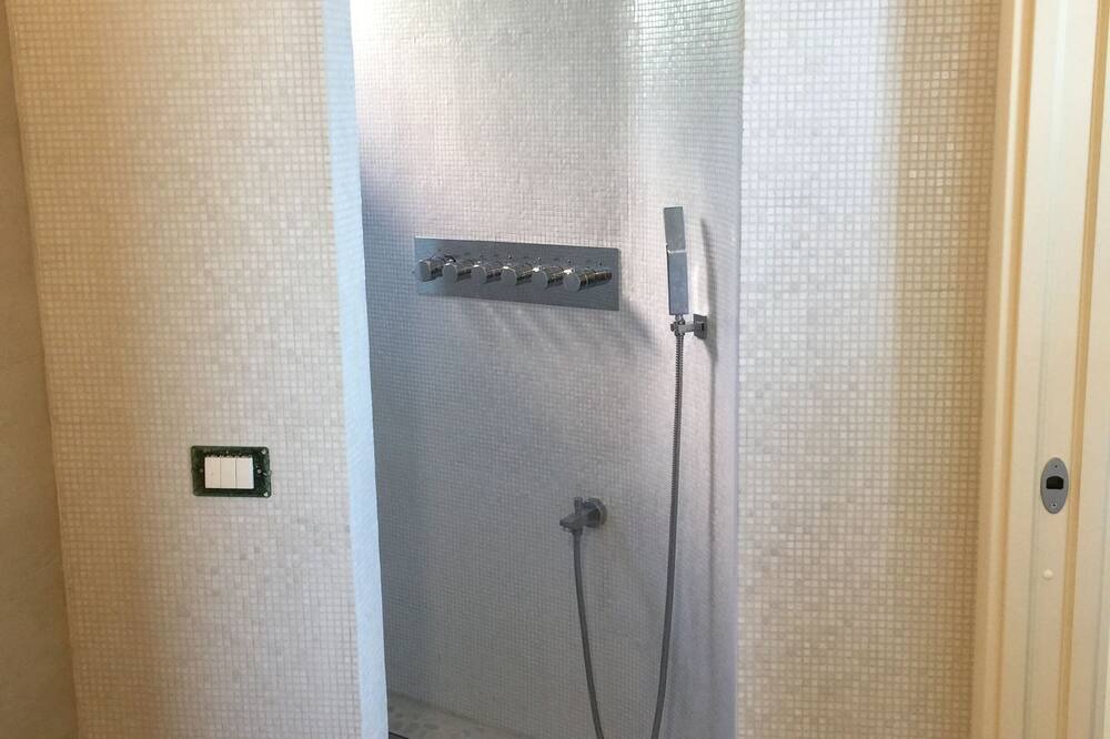 Photo of Bathroom in Tellaro
