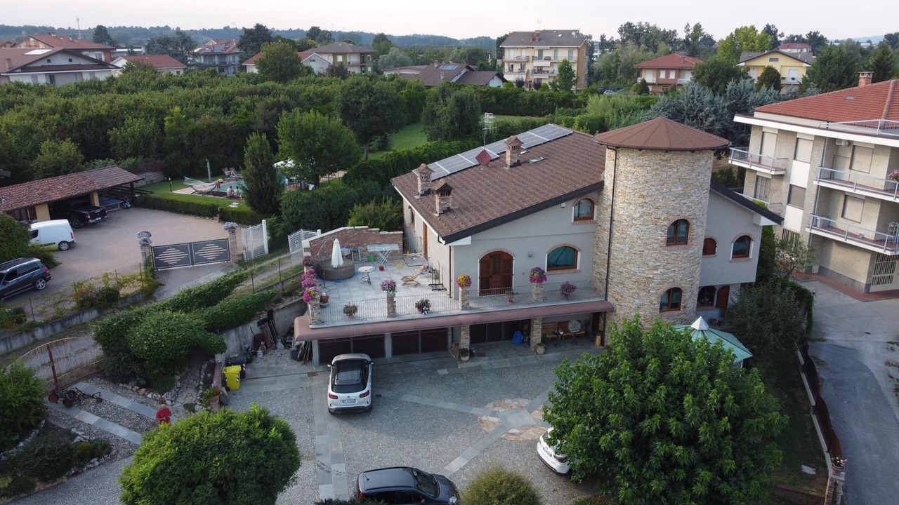 Photo of Outdoor in Carru