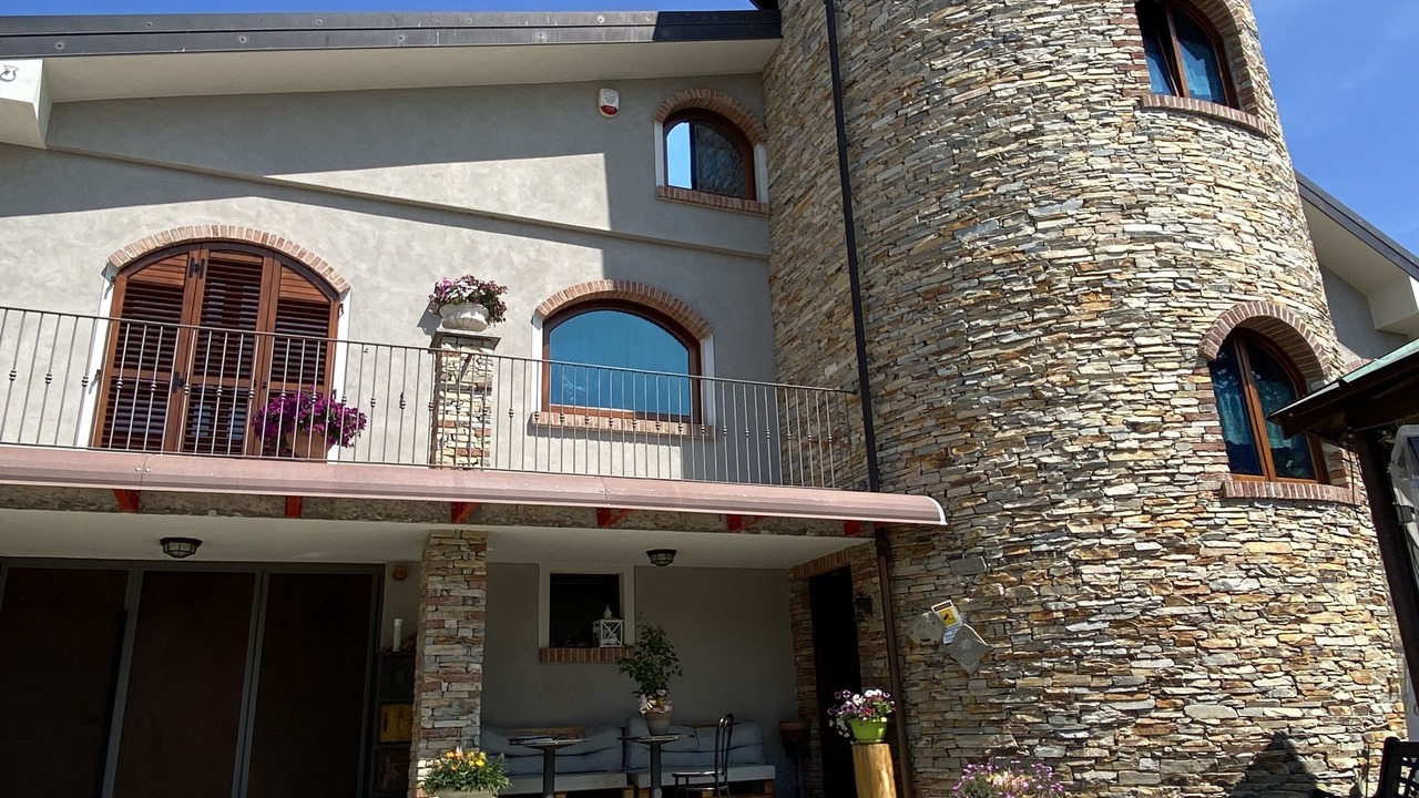 Photo of Outdoor in Carru