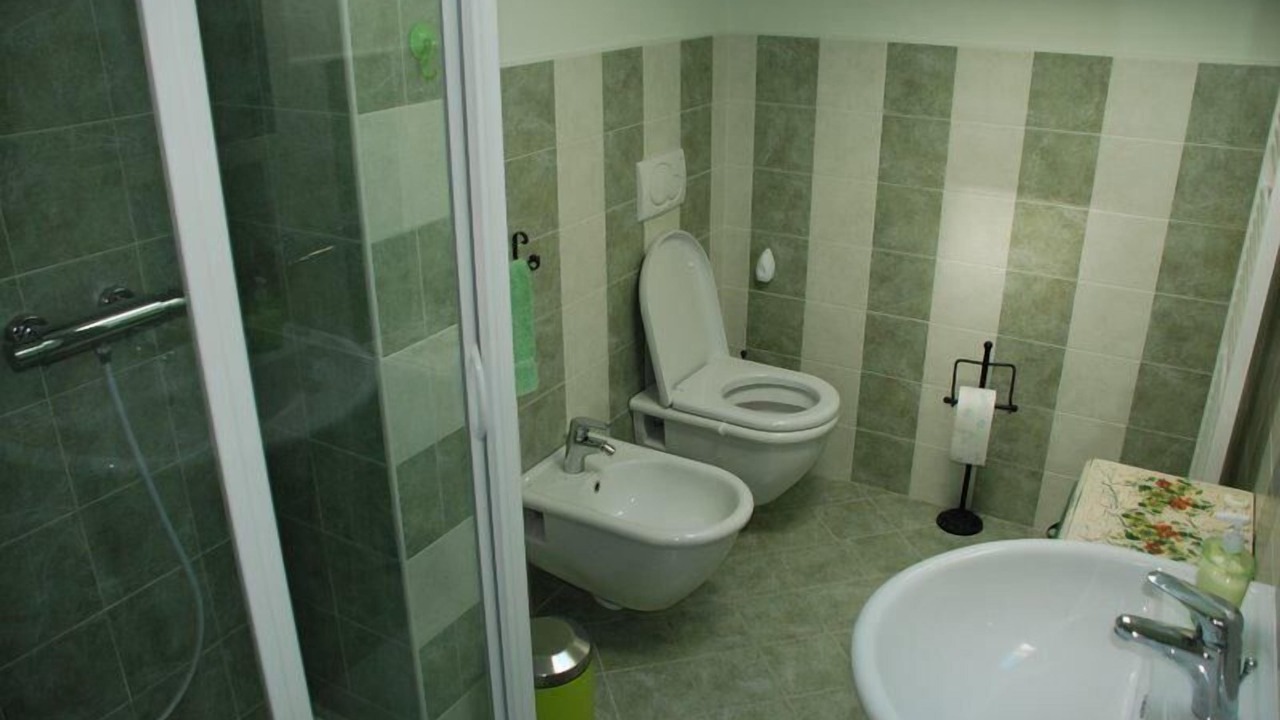 Photo of Bathroom in Carru