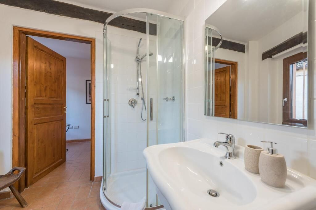 Photo of Bathroom in Todi