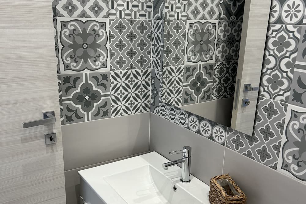 Photo of Bathroom in Nola