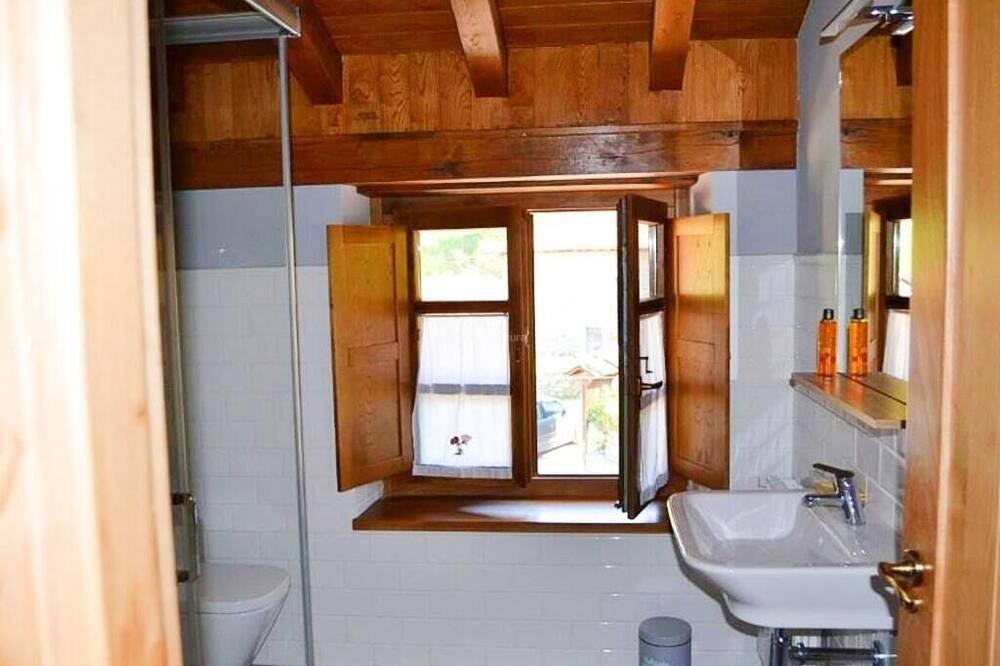 Photo of Bathroom in Bobia de Abajo