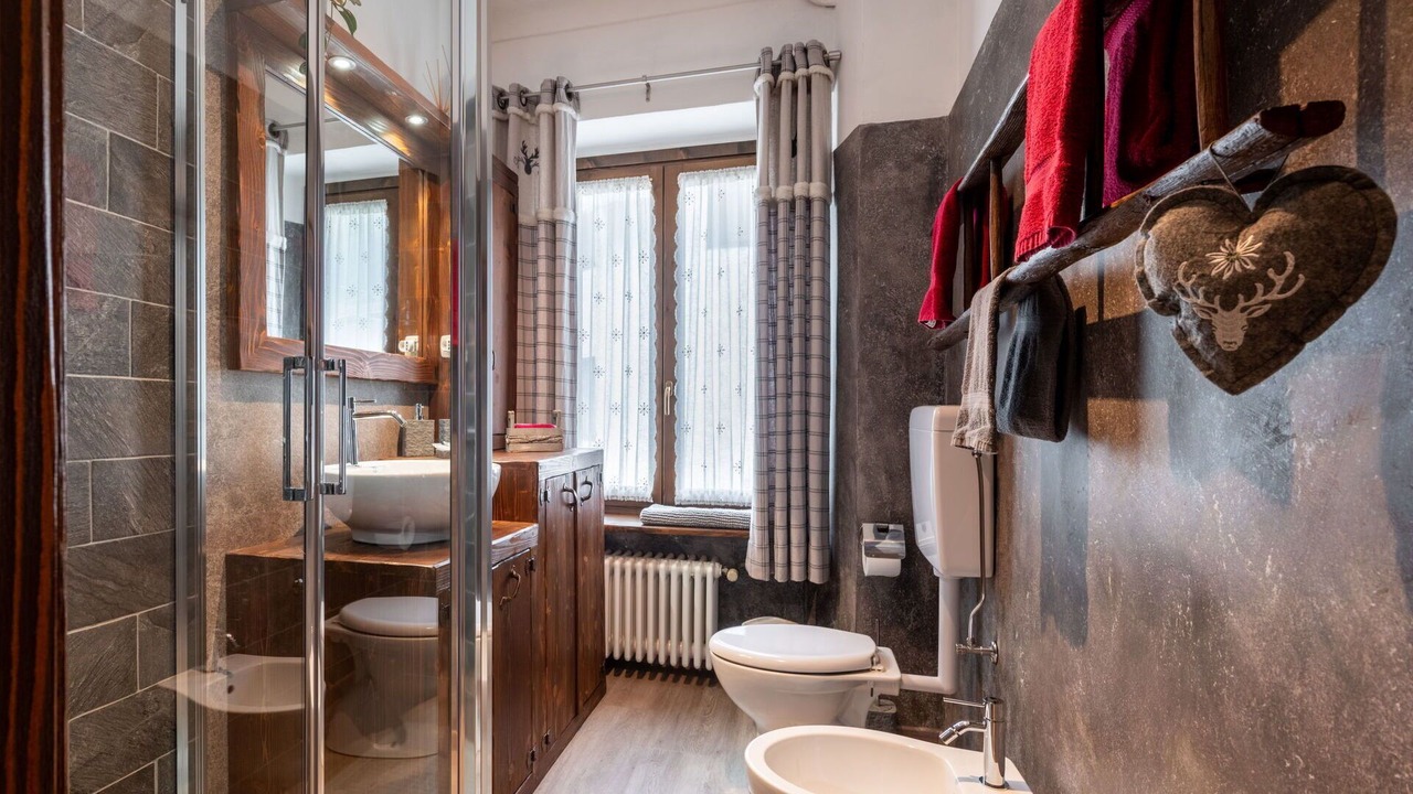 Photo of Bathroom in Prali