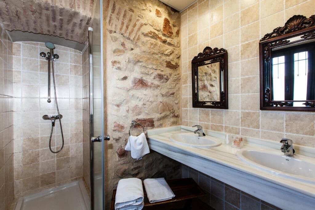 Photo of Bathroom in Guarroman