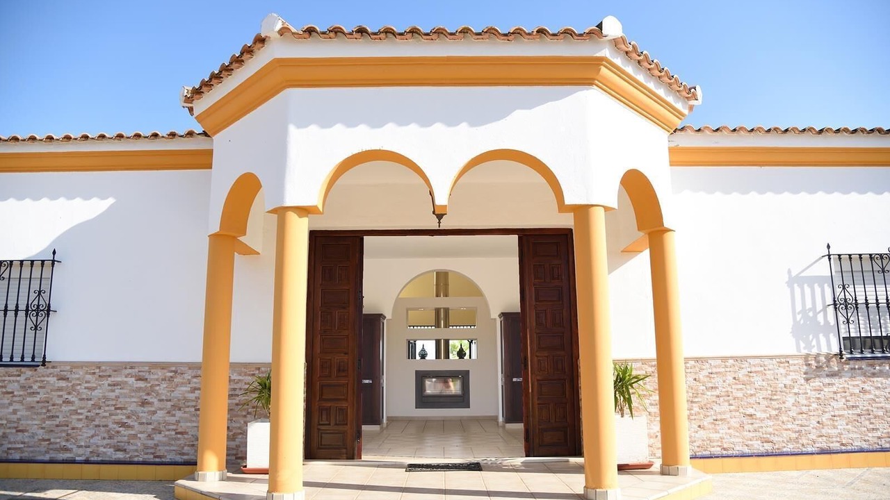 Photo of Outdoor in Lora Del Rio