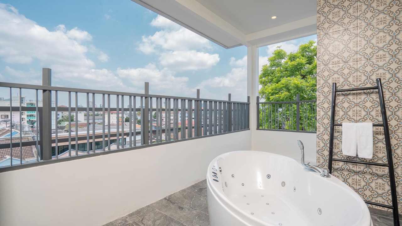 Photo of Patio Balcony in Bang Khun Phrom