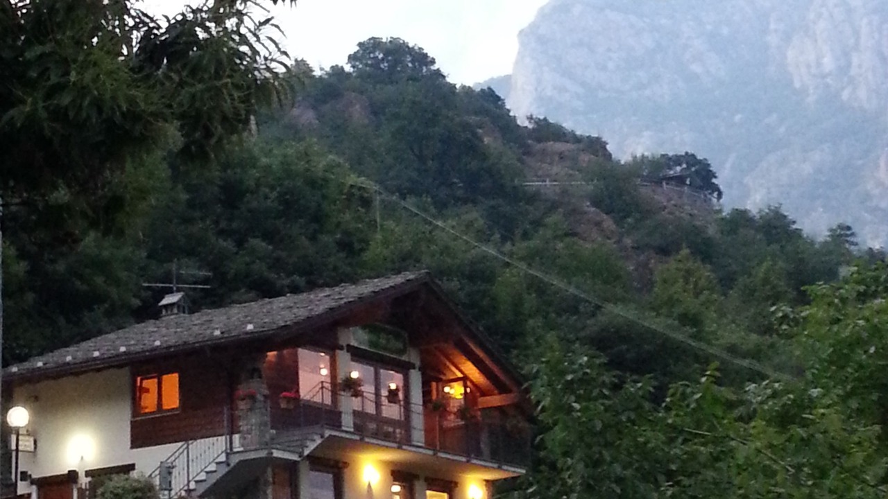 Photo of Buildings in Hone