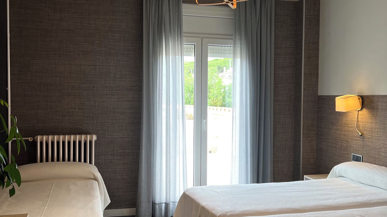 Photo of Bedroom in Llers