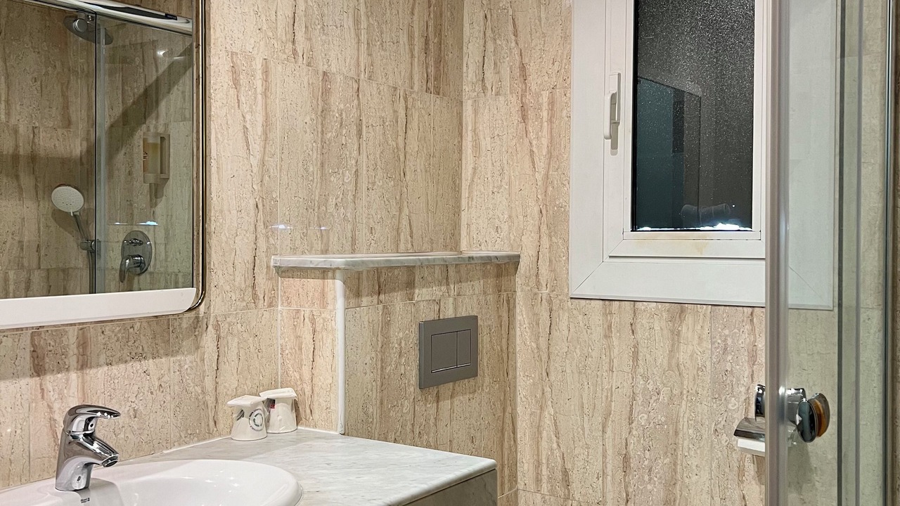 Photo of Bathroom in Llers