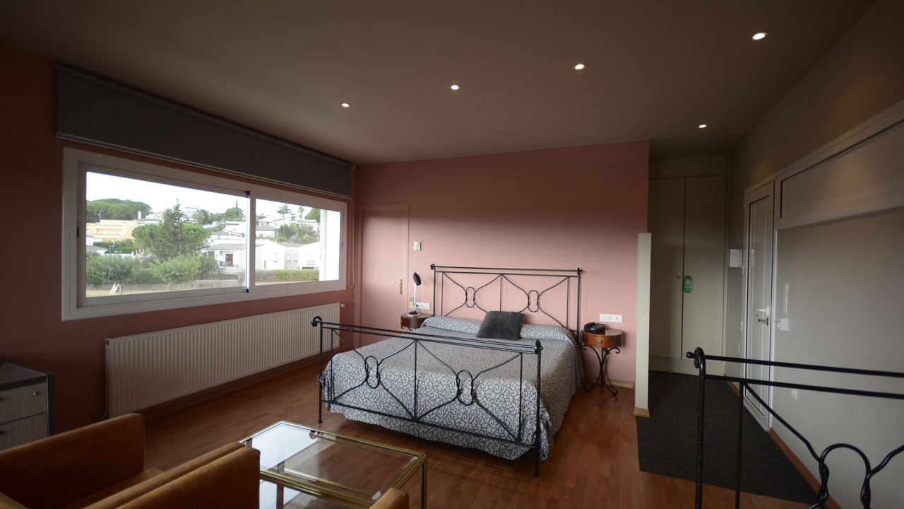 Photo of Bedroom in Llers