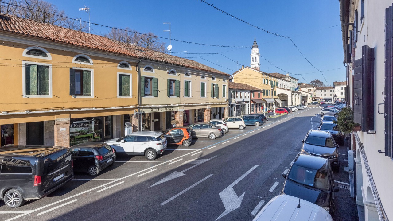Photo of Others in Mirano