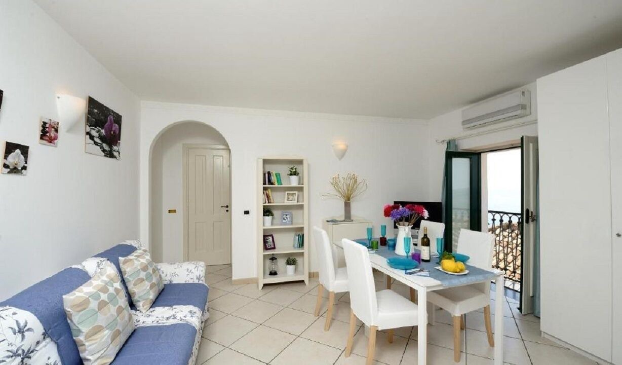Photo of Livingroom in Minori