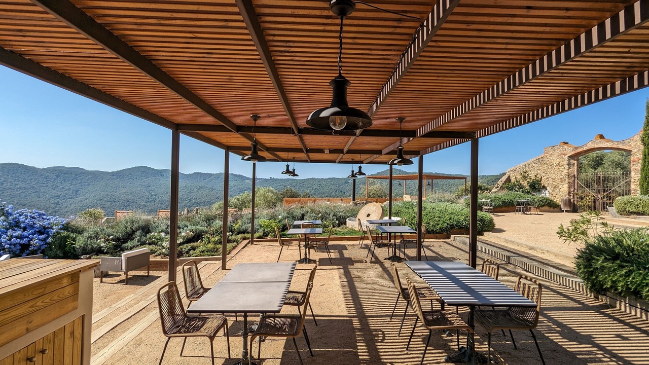 Photo of Outdoor in Quart