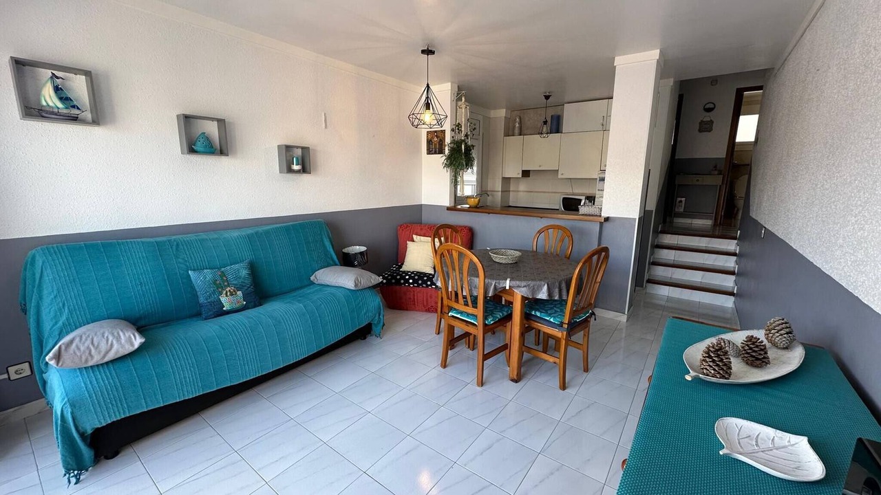 Photo of Livingroom in Roses Town Center