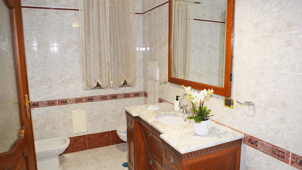 Photo of Bathroom in Naples