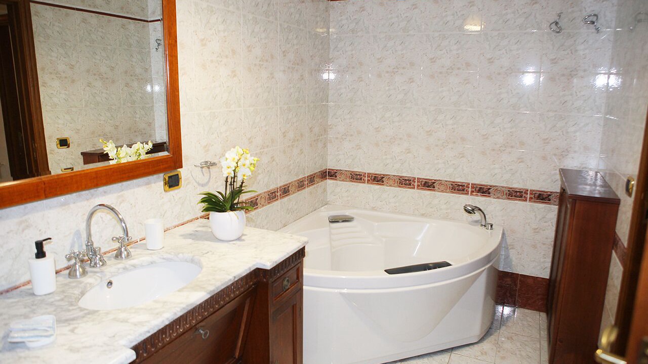 Photo of Bathroom in Naples