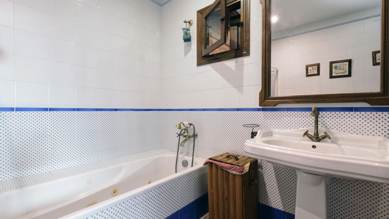 Photo of Bathroom in Los Angeles