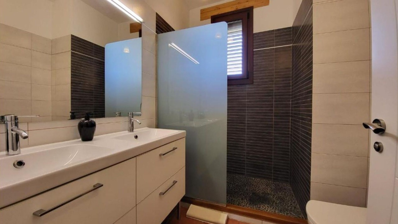 Photo of Bathroom in Lledo