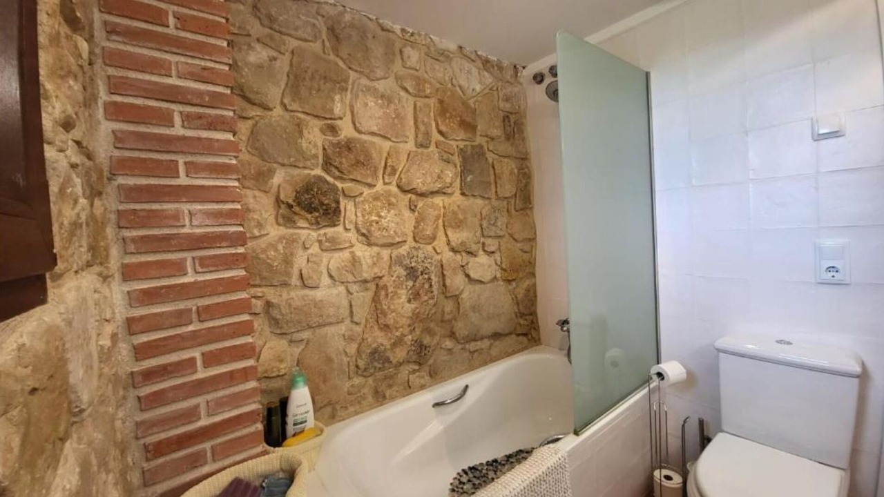 Photo of Bathroom in Lledo