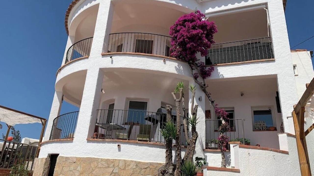 Photo of Outdoor in Roses Town Center