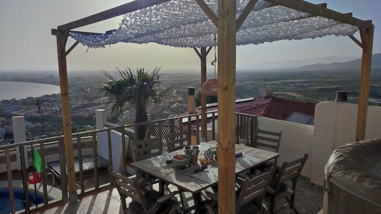 Photo of Outdoor in Roses Town Center