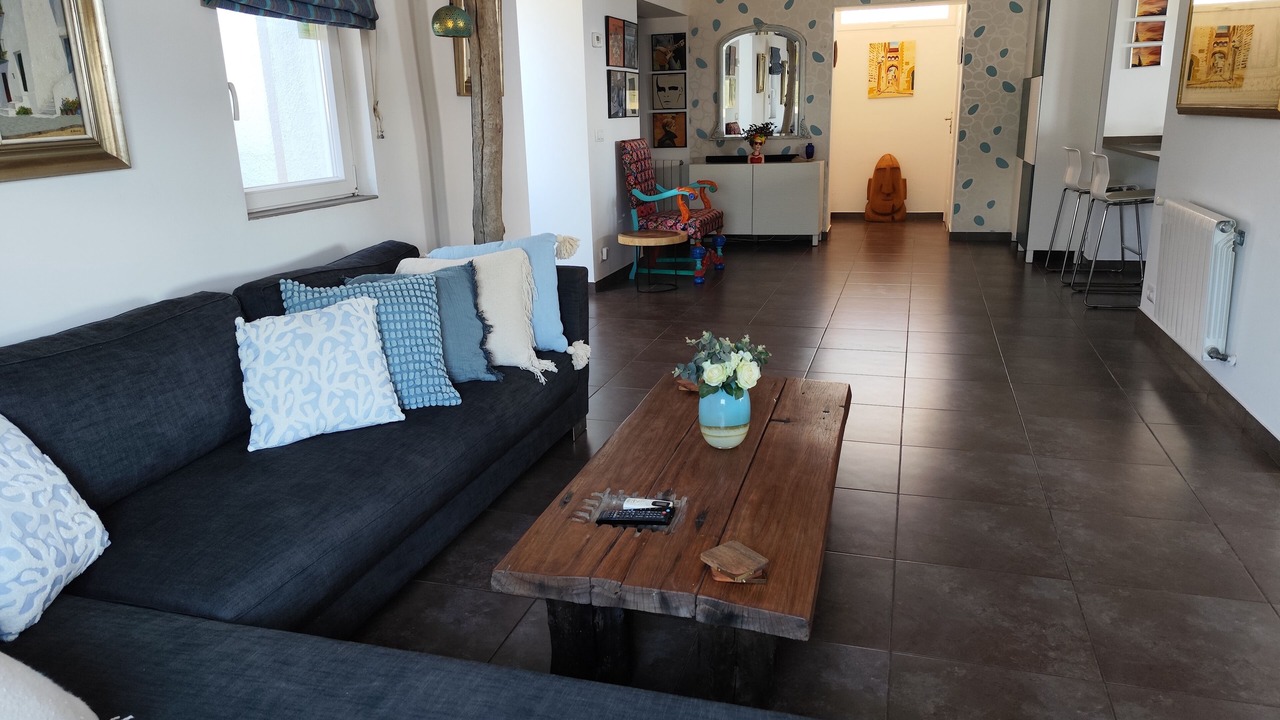 Photo of Livingroom in Roses Town Center
