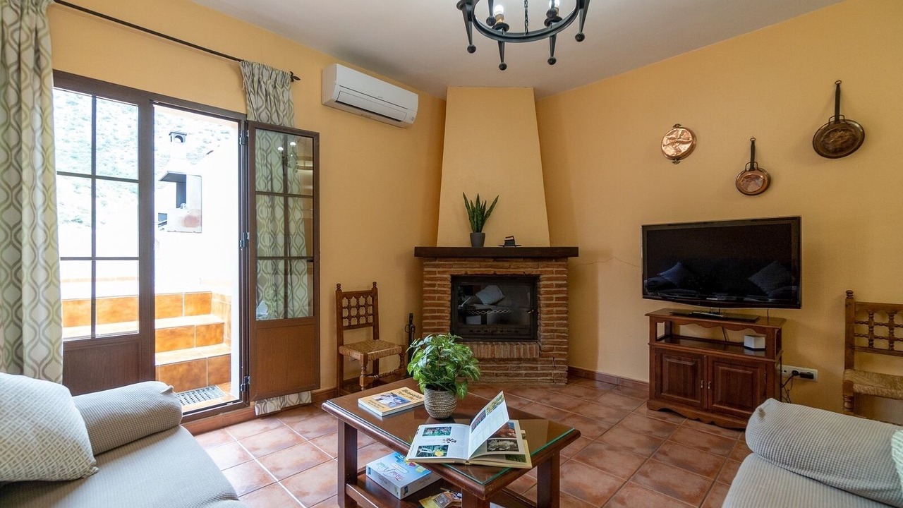 Photo of Livingroom in Benaojan