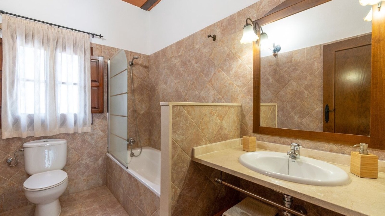 Photo of Bathroom in Benaojan