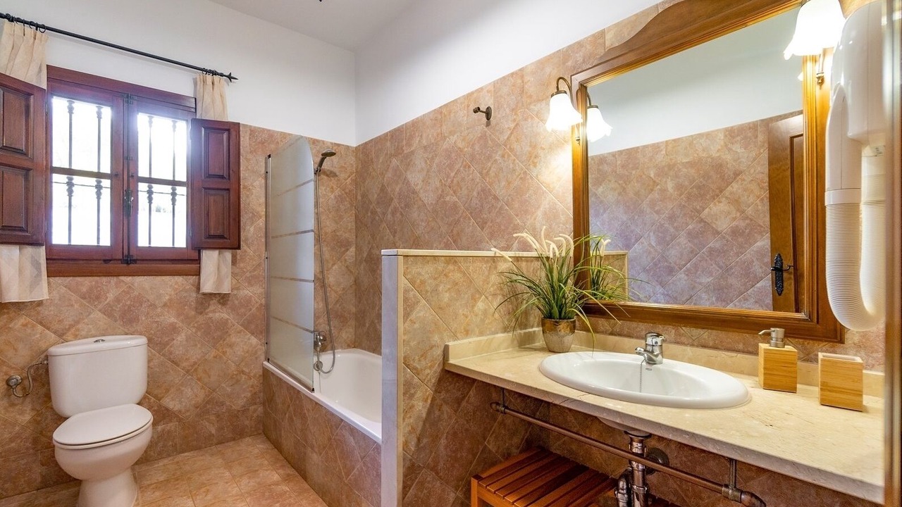 Photo of Bathroom in Benaojan