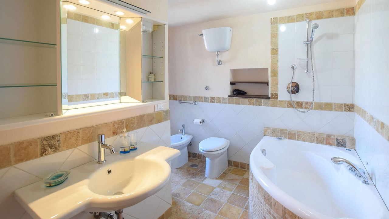 Photo of Bathroom in Izzalini