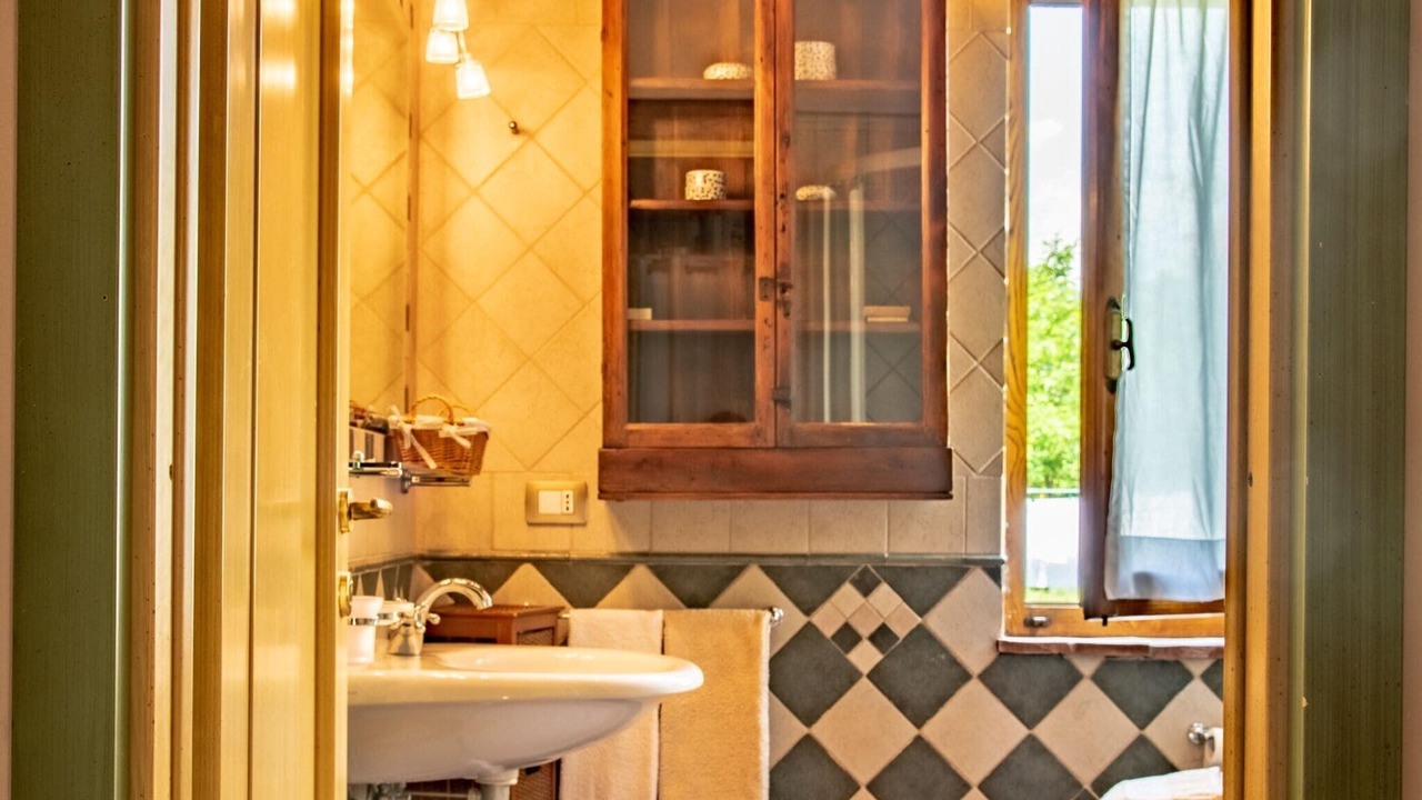 Photo of Bathroom in Margine Coperta-Traversagna