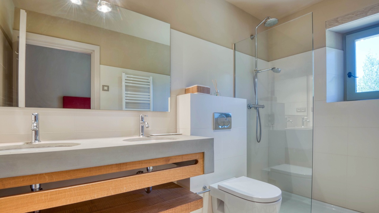 Photo of Bathroom in Monells