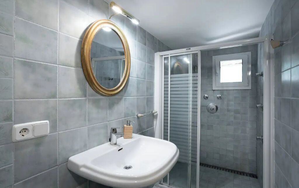Photo of Bathroom in Pins