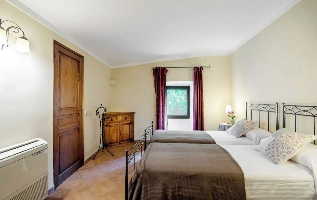 Photo of Bedroom in Pins