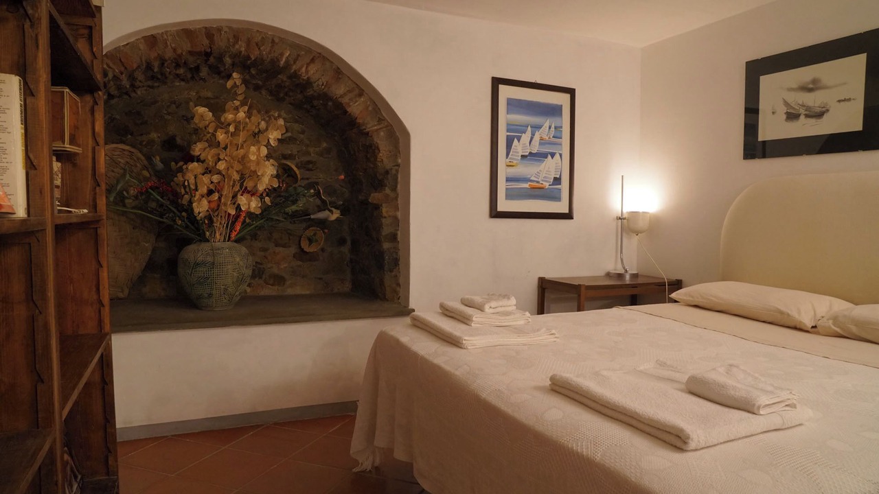 Photo of Bedroom in Trebiano Magra